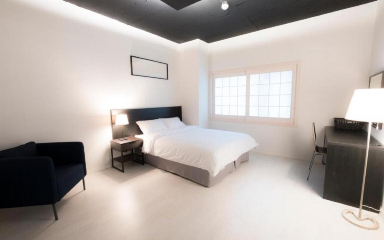 Canvas Black Guesthouse Busan Exterior photo