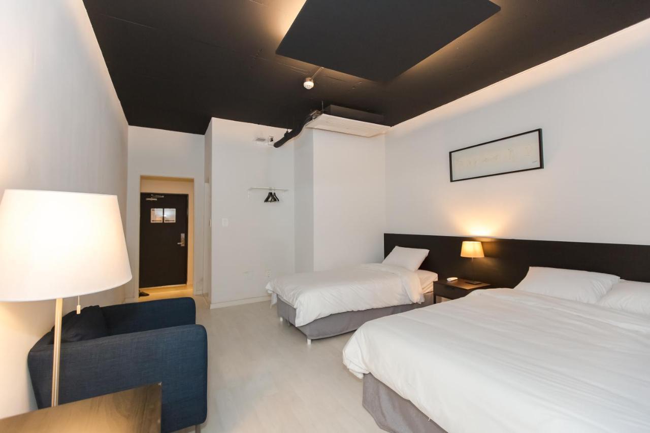 Canvas Black Guesthouse Busan Exterior photo